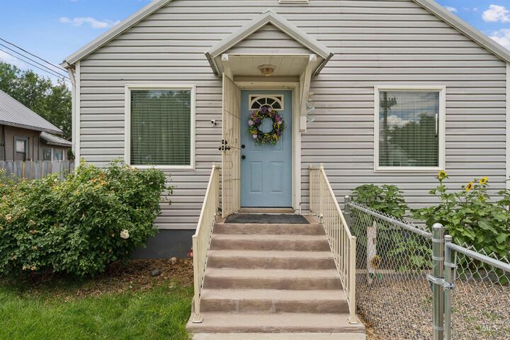 Property Photo:  839 N 6th Street  ID 83661 