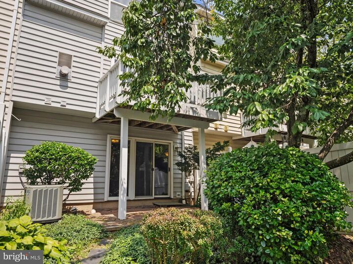Property Photo: 1711 Blue Flint Court VA 20190