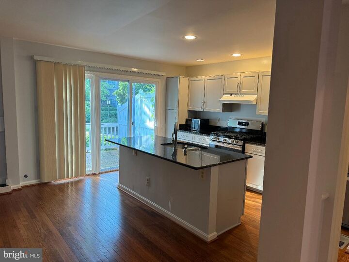 Property Photo:  12097 Edgemere Circle  VA 20190 