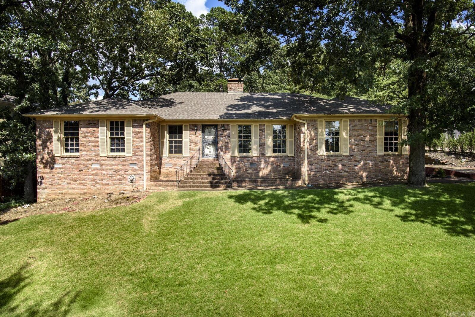 Property Photo:  28 Cascades Dr  AR 72212 