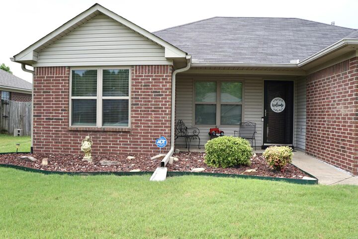 Property Photo:  1425 Huebner Street  AR 72032 