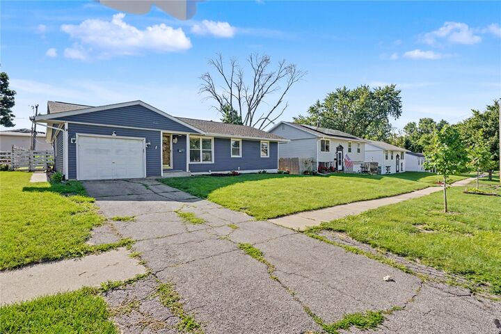 Property Photo:  4520 Navajo Drive NE  IA 52402 