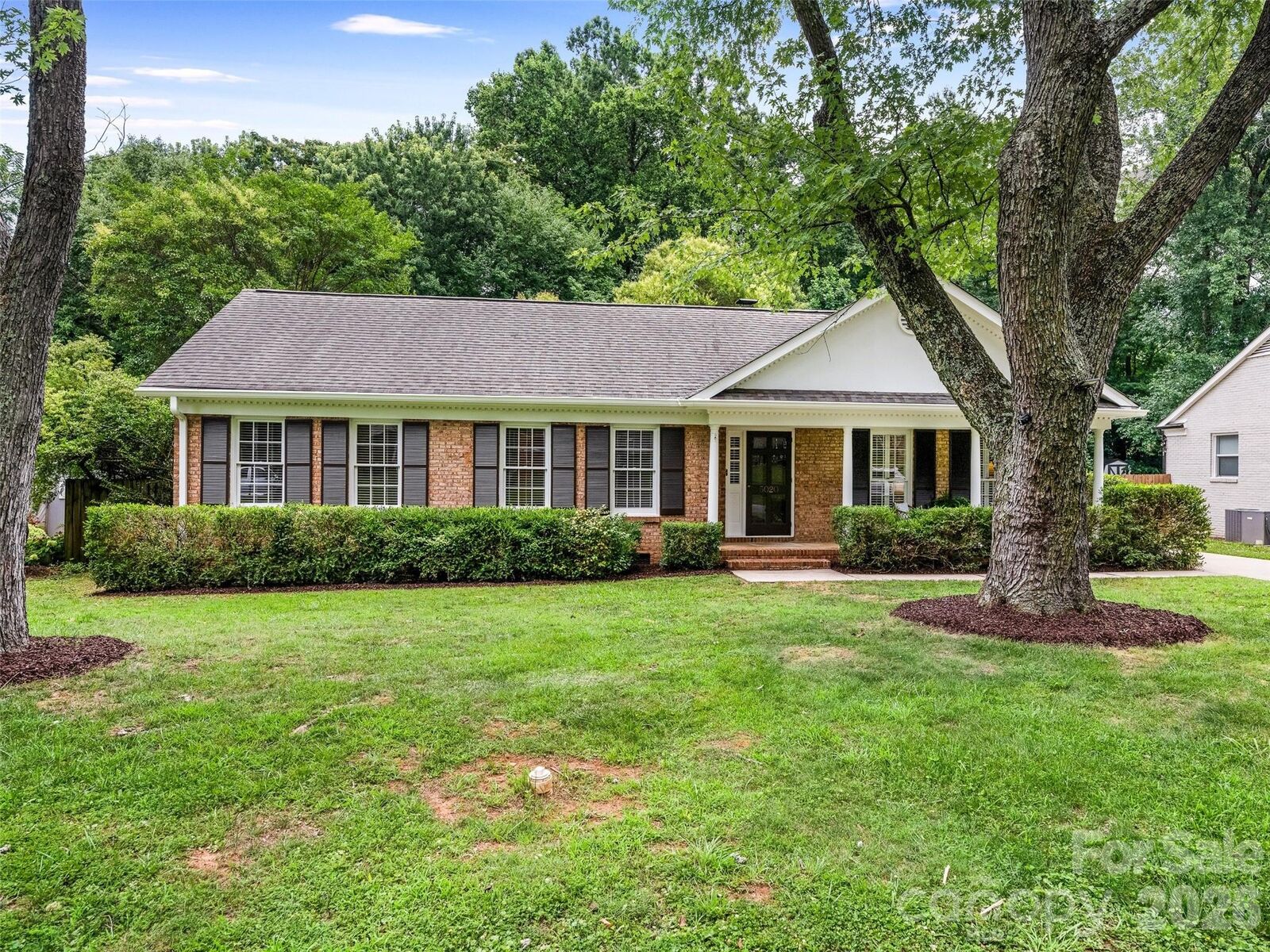 Property Photo: 5020 Glenbrier Drive NC 28212