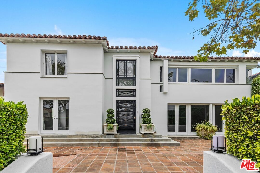 Property Photo:  305 S Bedford Dr  CA 90212 