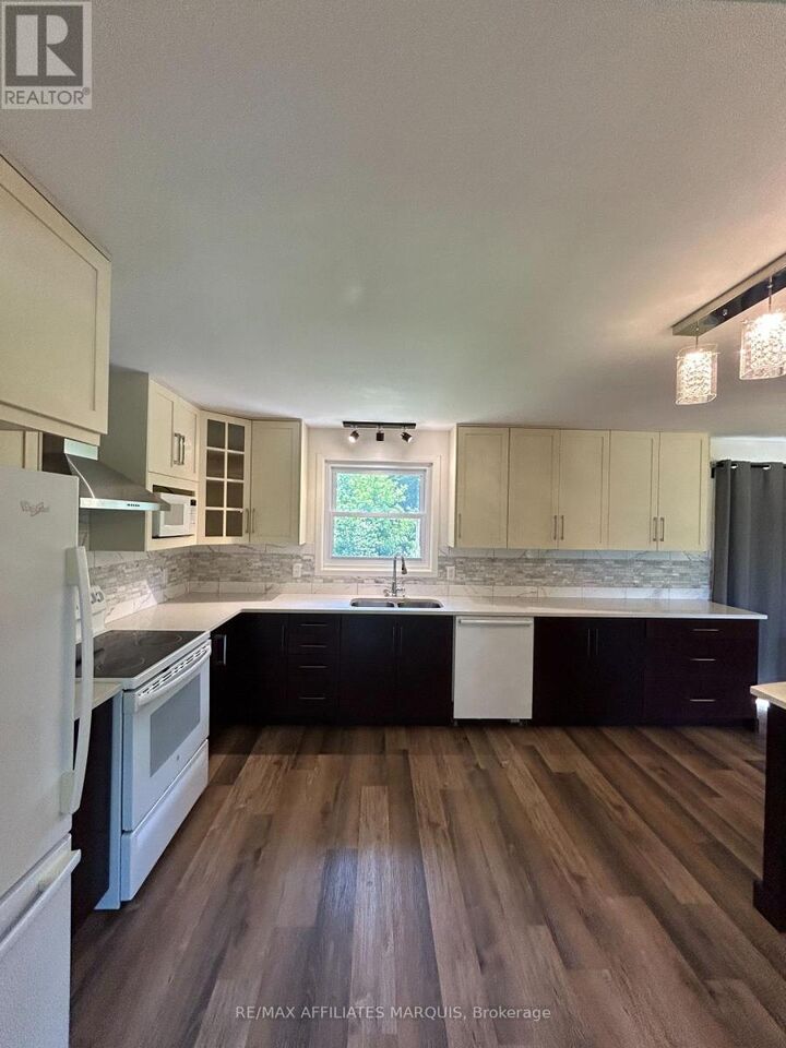 Property Photo:  5 Polk Cres Crescent  ON K0G 1V0 