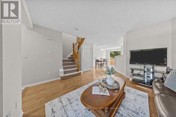 Property Photo:  46 Margrave Avenue  ON K1T 3Y2 