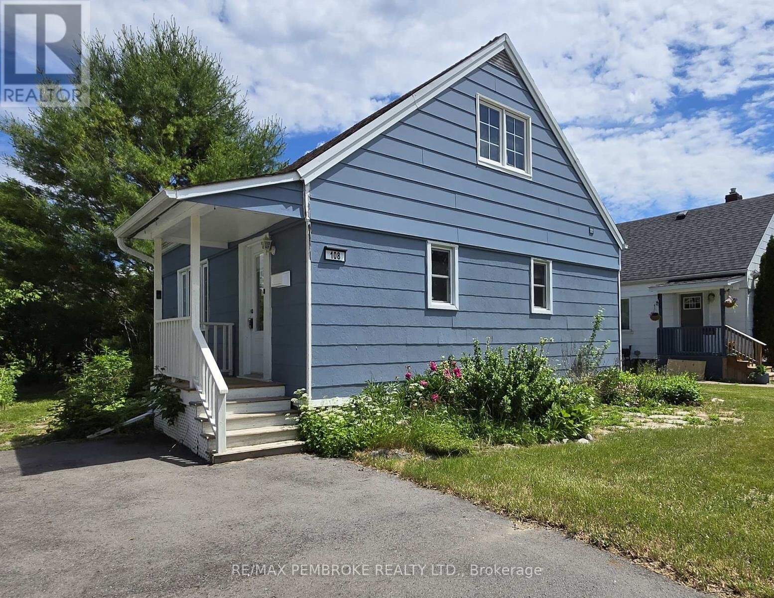 Property Photo:  108 Third Avenue  ON K7S 1Y8 