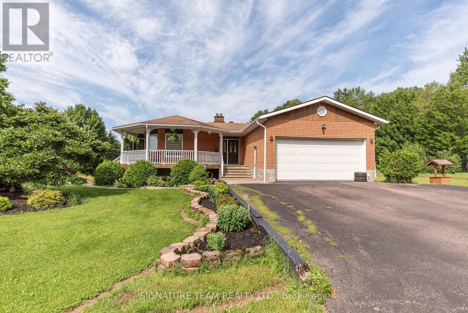 Property Photo: 4819 Round Lake Road ON K0J 2A0