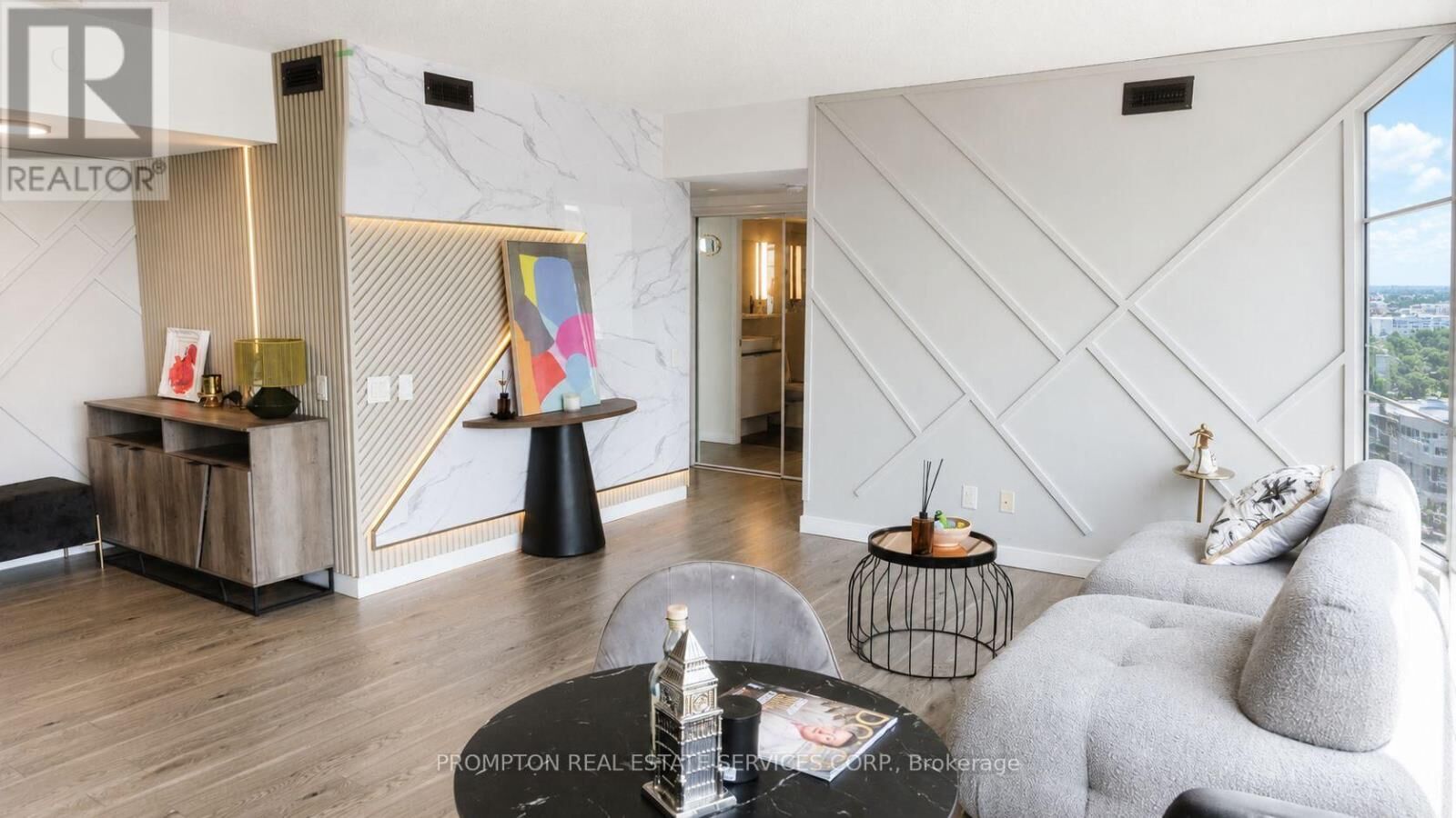 Property Photo: 72 Esther Shiner Boulevard 717 ON M2K 2X9