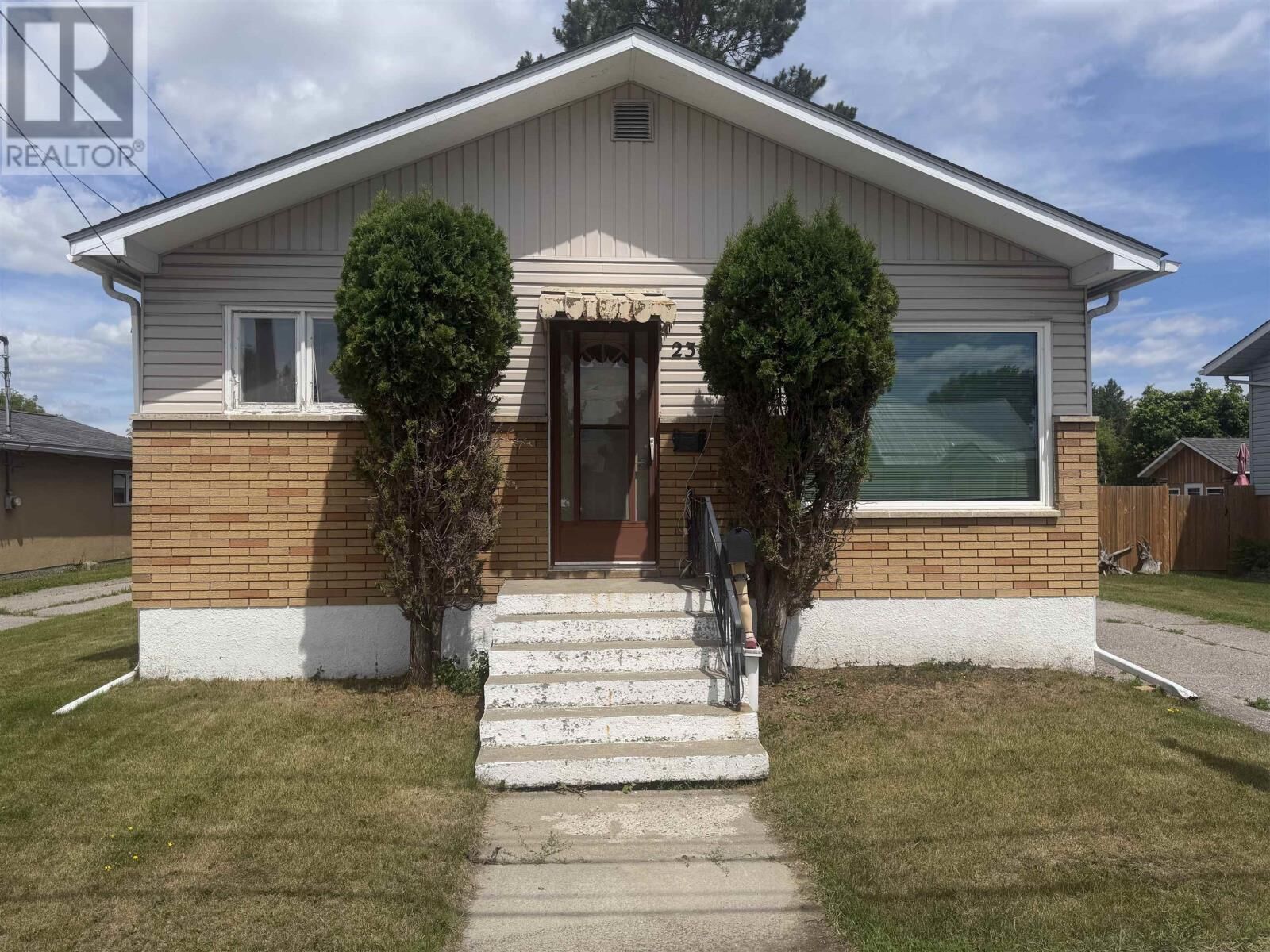 Property Photo:  238 Third St E  ON P9A 1P8 