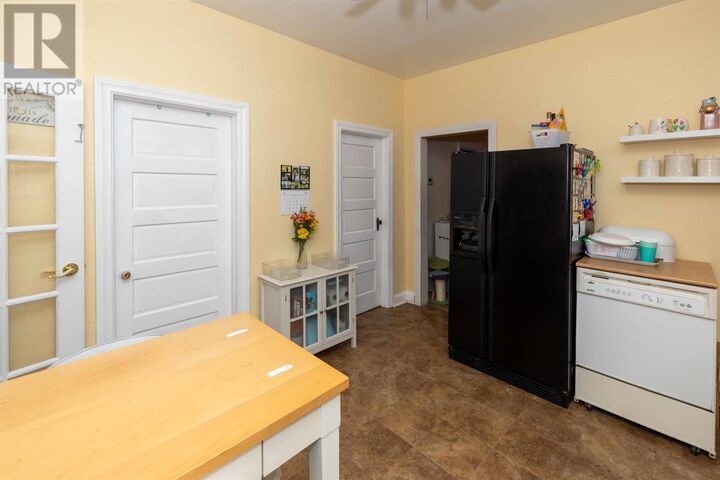 Property Photo:  825 Alberta St  ON P7C 3E8 