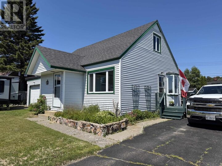 39 Laurier Ave — photo 1