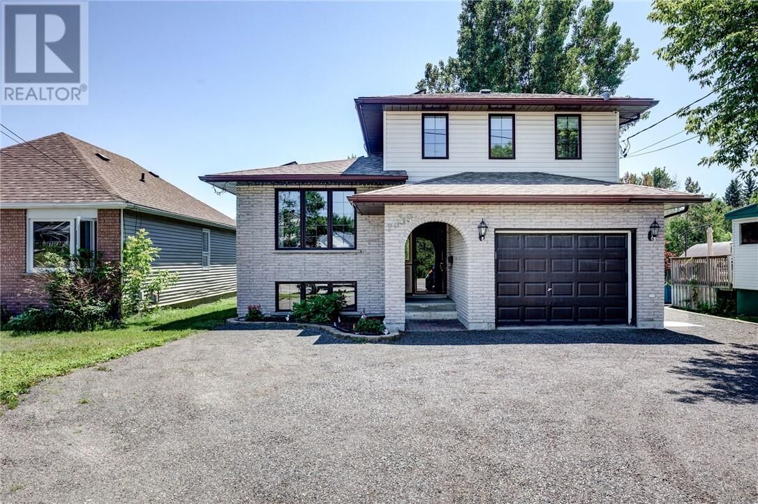 Property Photo: 2039 Bancroft Drive ON P3B 1T1