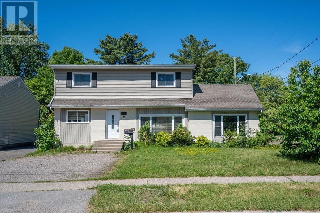 Photo de la propriété:  67 Hugill St  ON P6A 4E6 