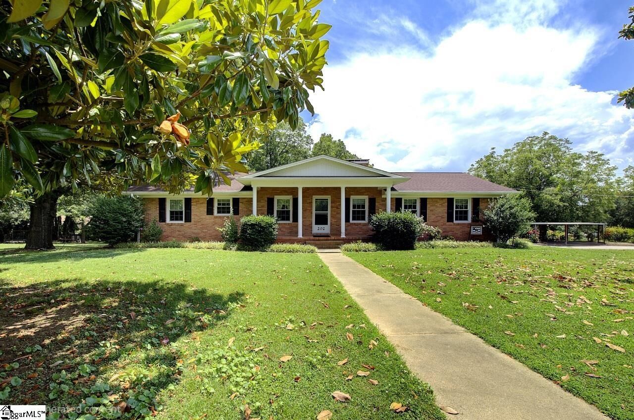 Property Photo: 202 Ridgecrest Court SC 29680