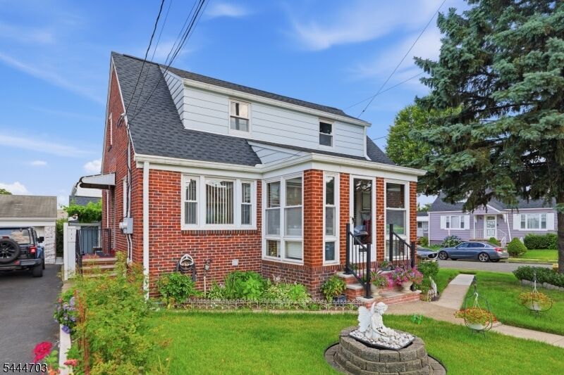 Property Photo:  76 Schuyler Ave 2  NJ 07031 