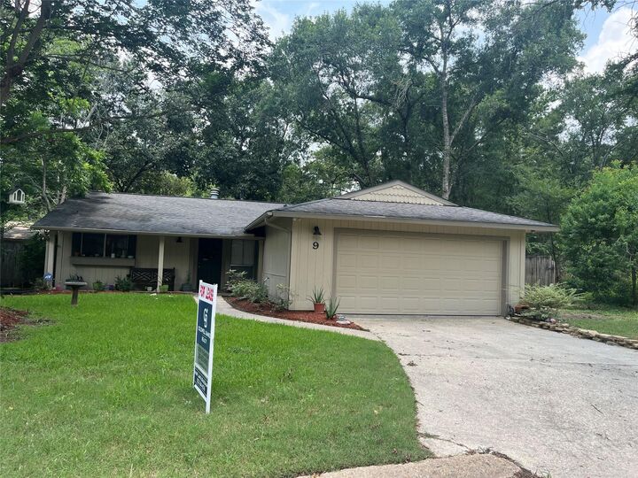 Property Photo: 9 Wolfhound Lane TX 77380