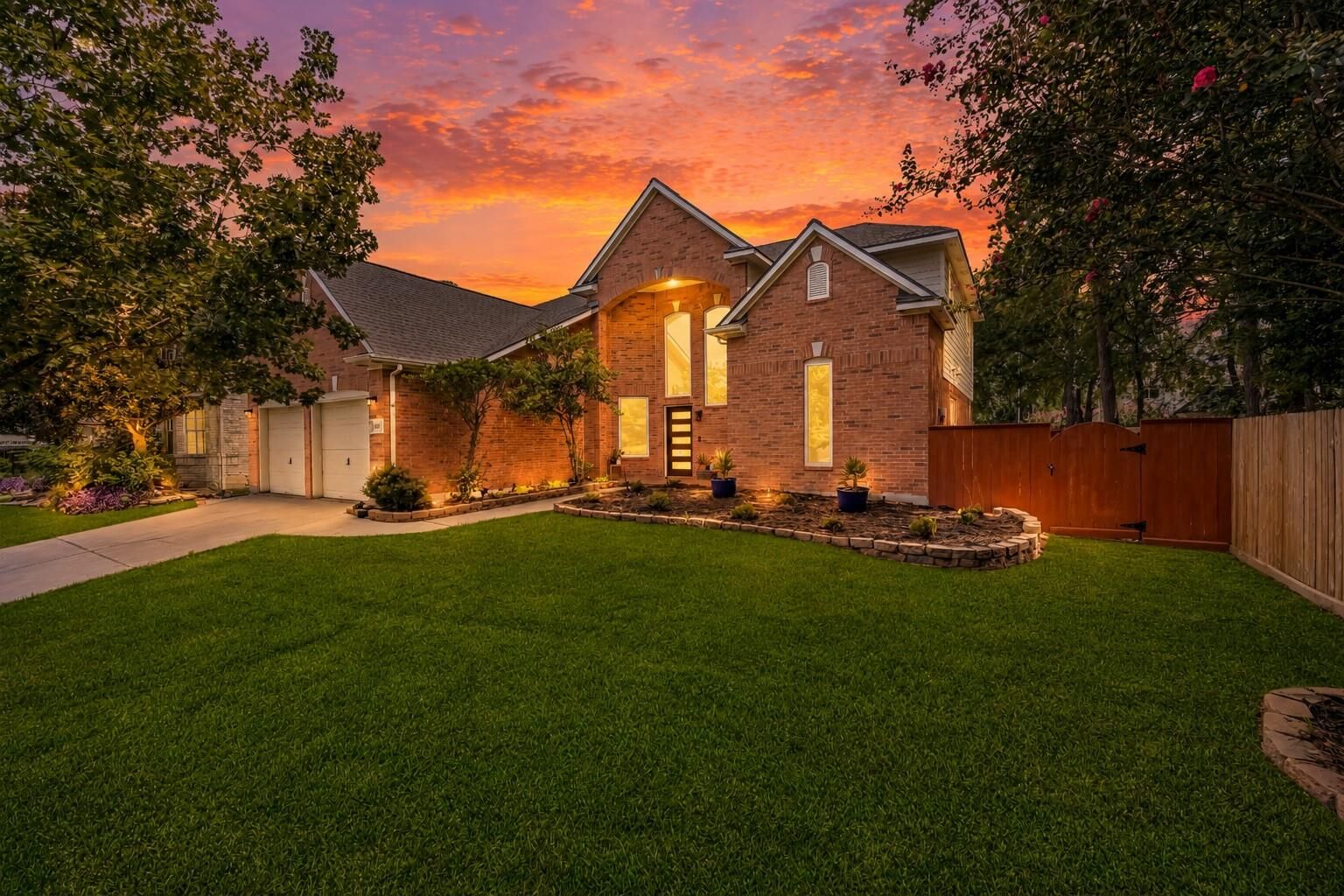 Property Photo: 2827 Cottonwood Walk Court TX 77388