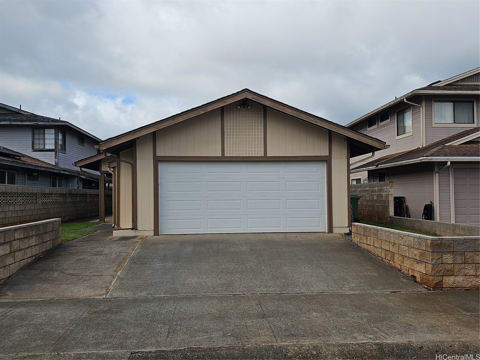 Property Photo: 95-114 Lokalia Place HI 96789