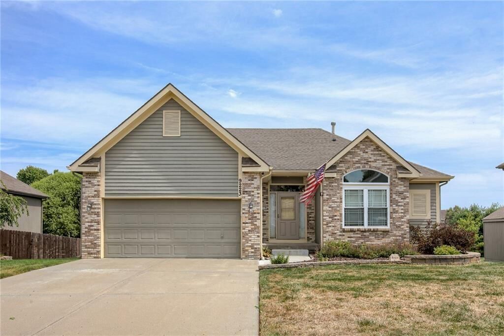 Property Photo: 9223 N Jarboe Street MO 64155