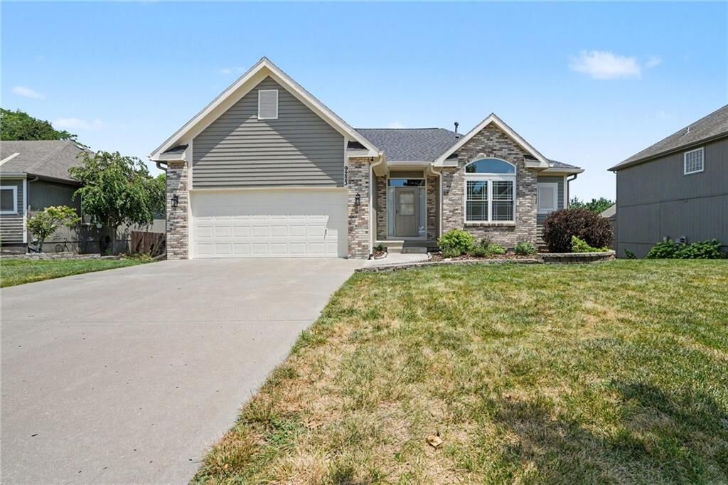 Property Photo: 9223 N Jarboe Street MO 64155