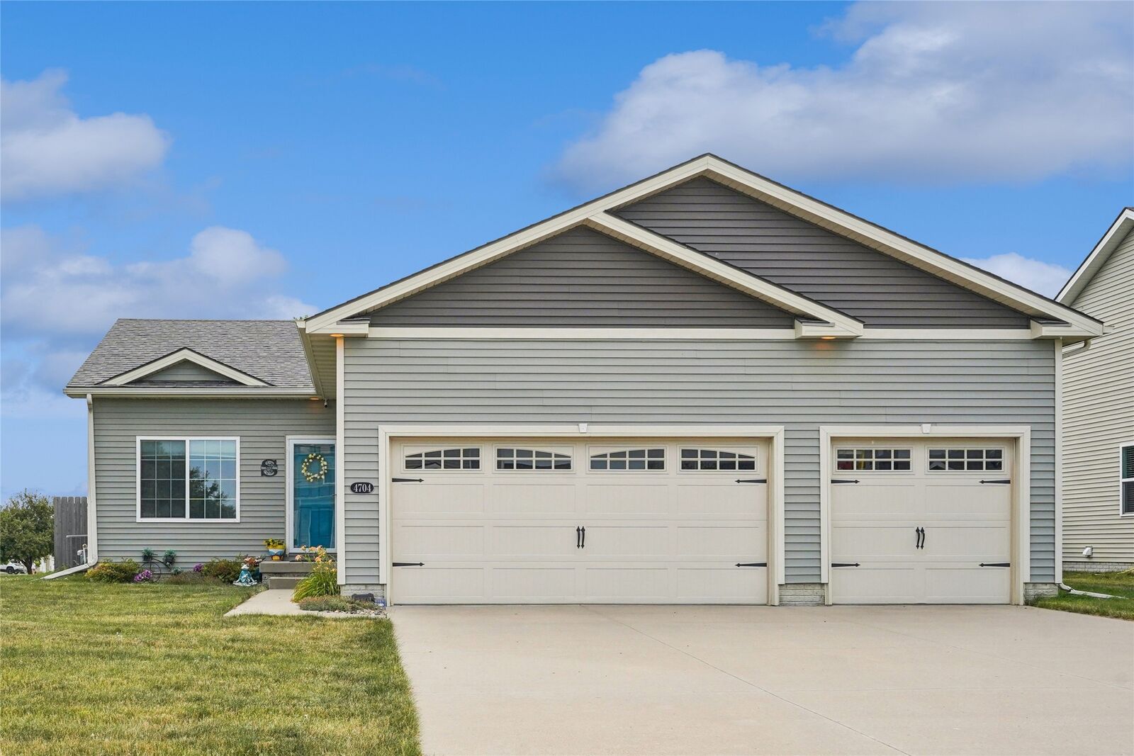 Property Photo: 4704 NE Briarwood Drive IA 50021