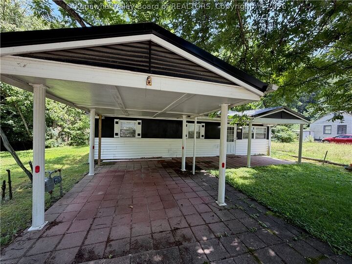 Property Photo: 7059 Kanawha State Forest Road WV 25314