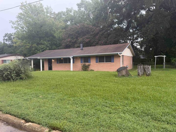 Property Photo:  1008 College Circle  TX 75633 