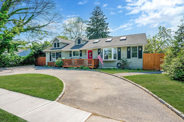 Property Photo:  1096 Manor Lane  NY 11706 