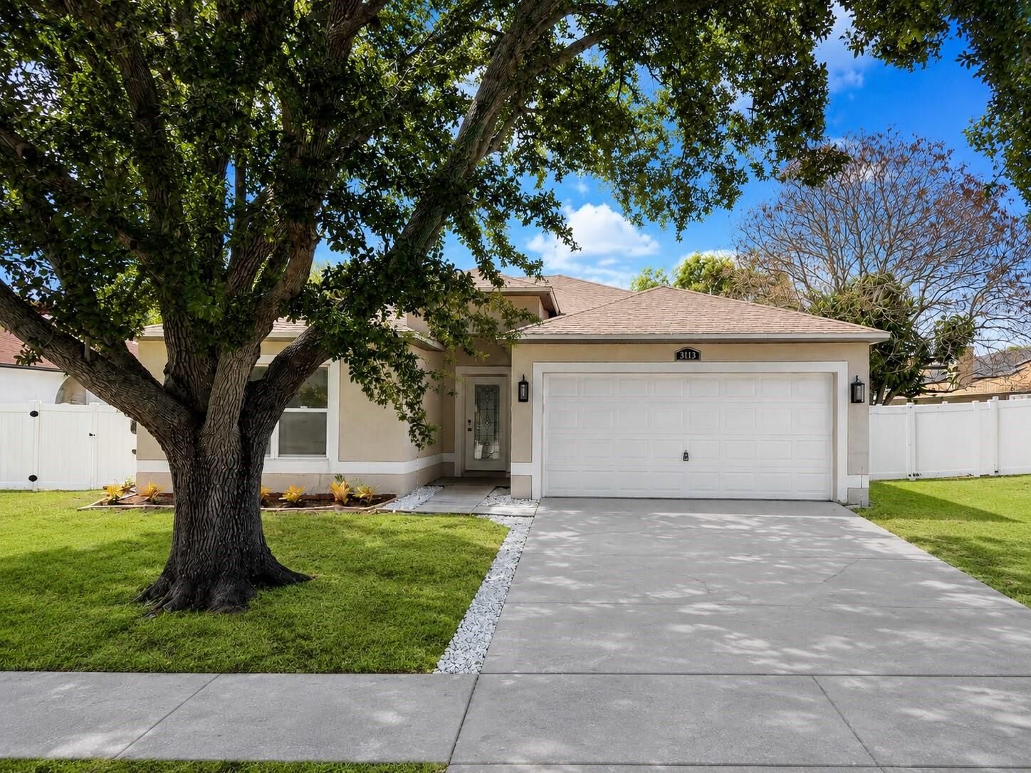 Property Photo:  5112 Laval Drive  FL 32839 