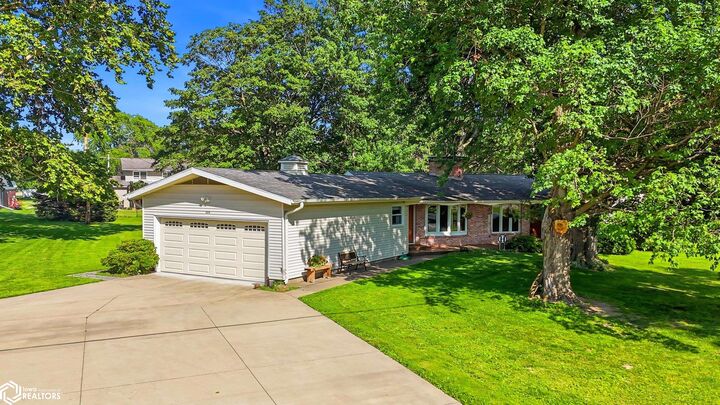 Property Photo:  304 S Cedar Street  IA 52653 