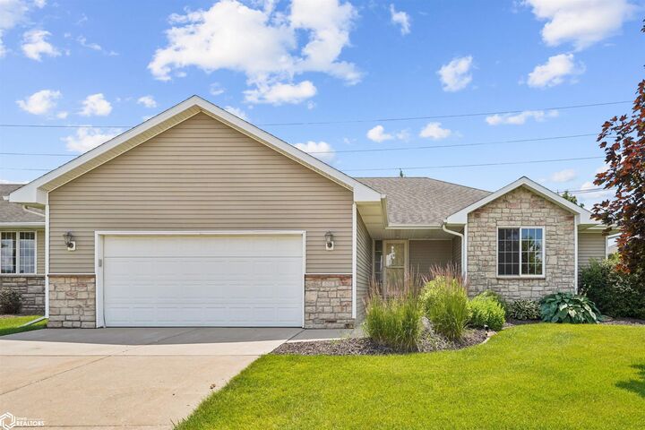 Property Photo:  506 Carson Drive  IA 50158 