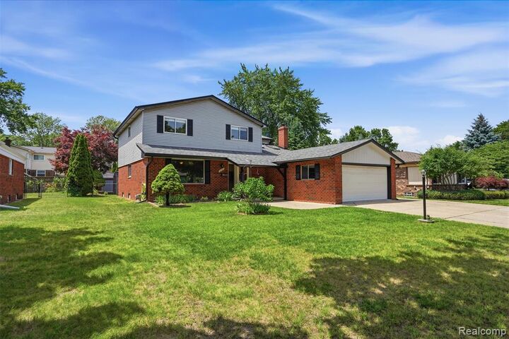 Property Photo:  14385 Pere Street  MI 48154 4760 