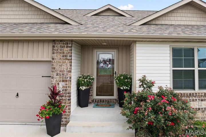 Property Photo:  304 Olyvia Drive  IL 62281 