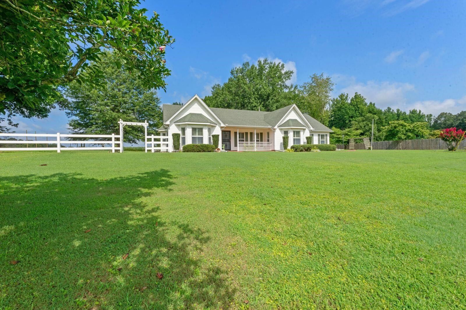Property Photo: 2700 Slayden Rd TN 38057