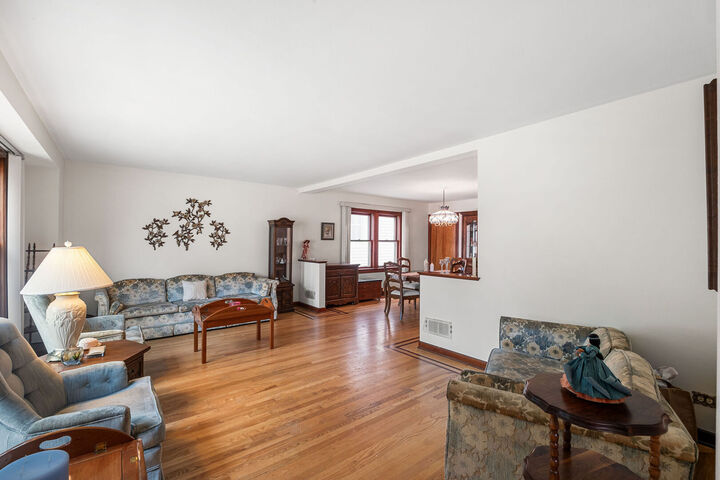 Property Photo: 5038 N Nagle Avenue IL 60630