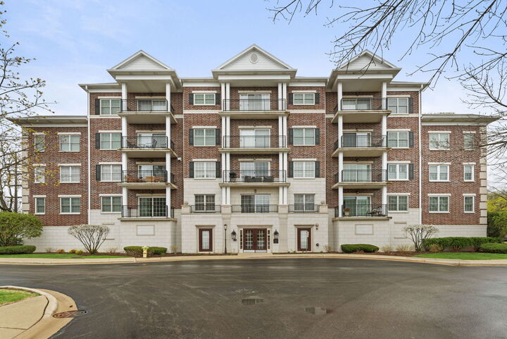 Property Photo: 400 McDaniels Circle 405 IL 60514