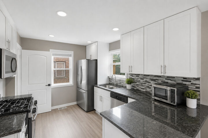 Property Photo: 9300 S Francisco Avenue IL 60805