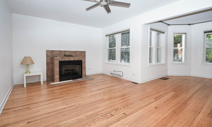 Property Photo:  6445 N Greenview Avenue 1  IL 60626 