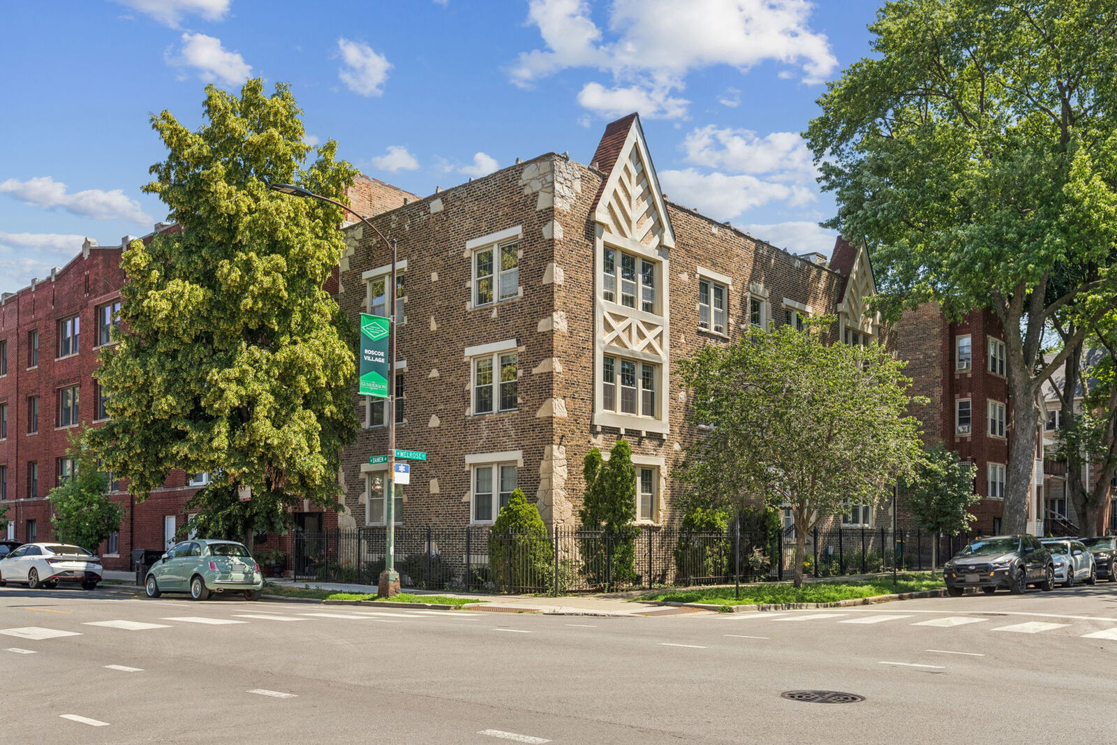 Property Photo: 1956 W Melrose Street 202 IL 60657