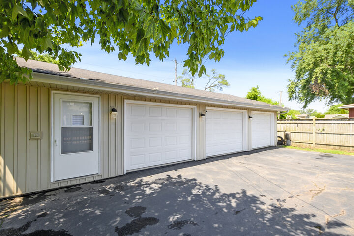 Property Photo:  10248 S 80th Court  IL 60465 
