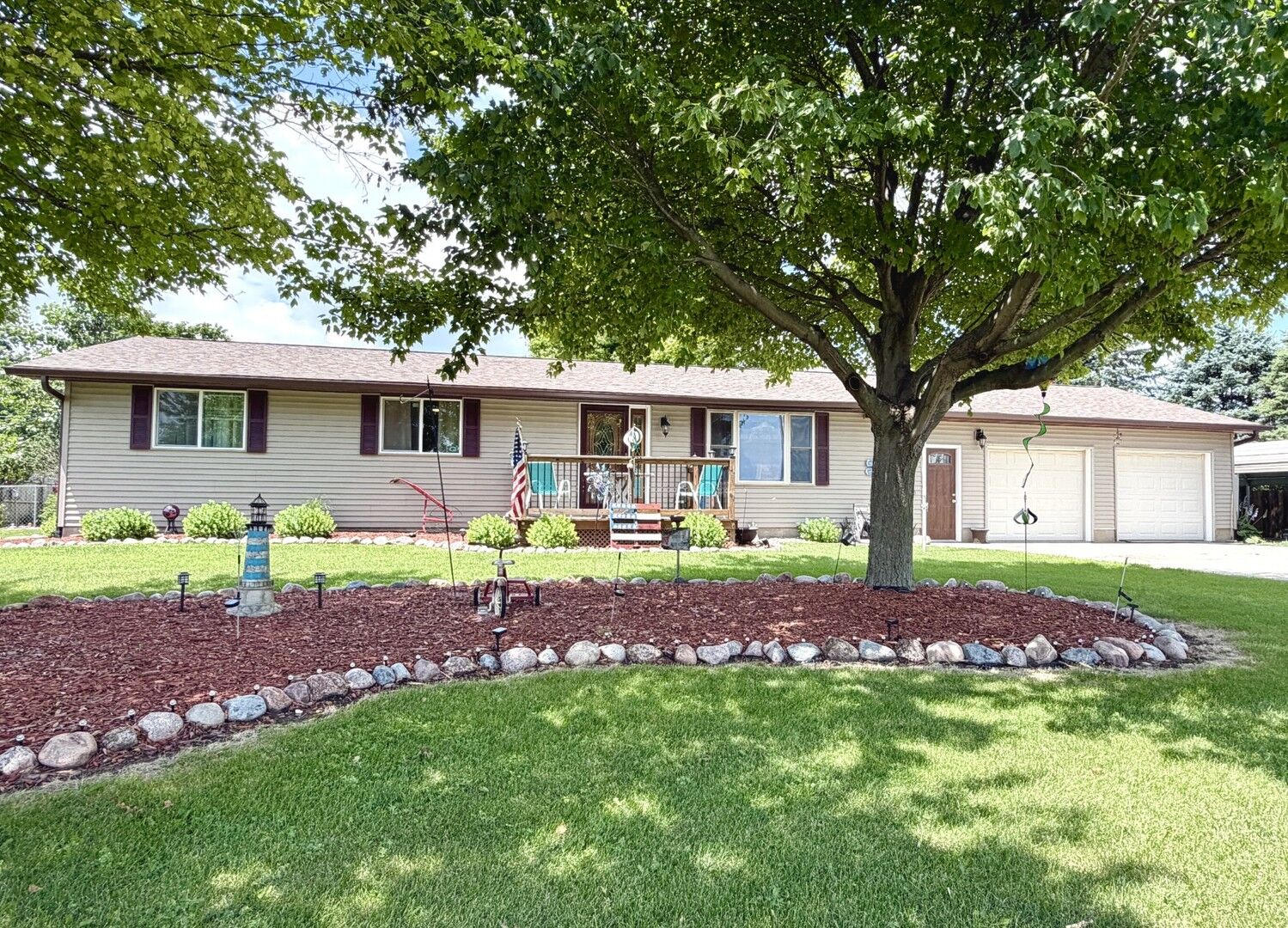 Property Photo:  110 N Seigel Street  IL 61334 
