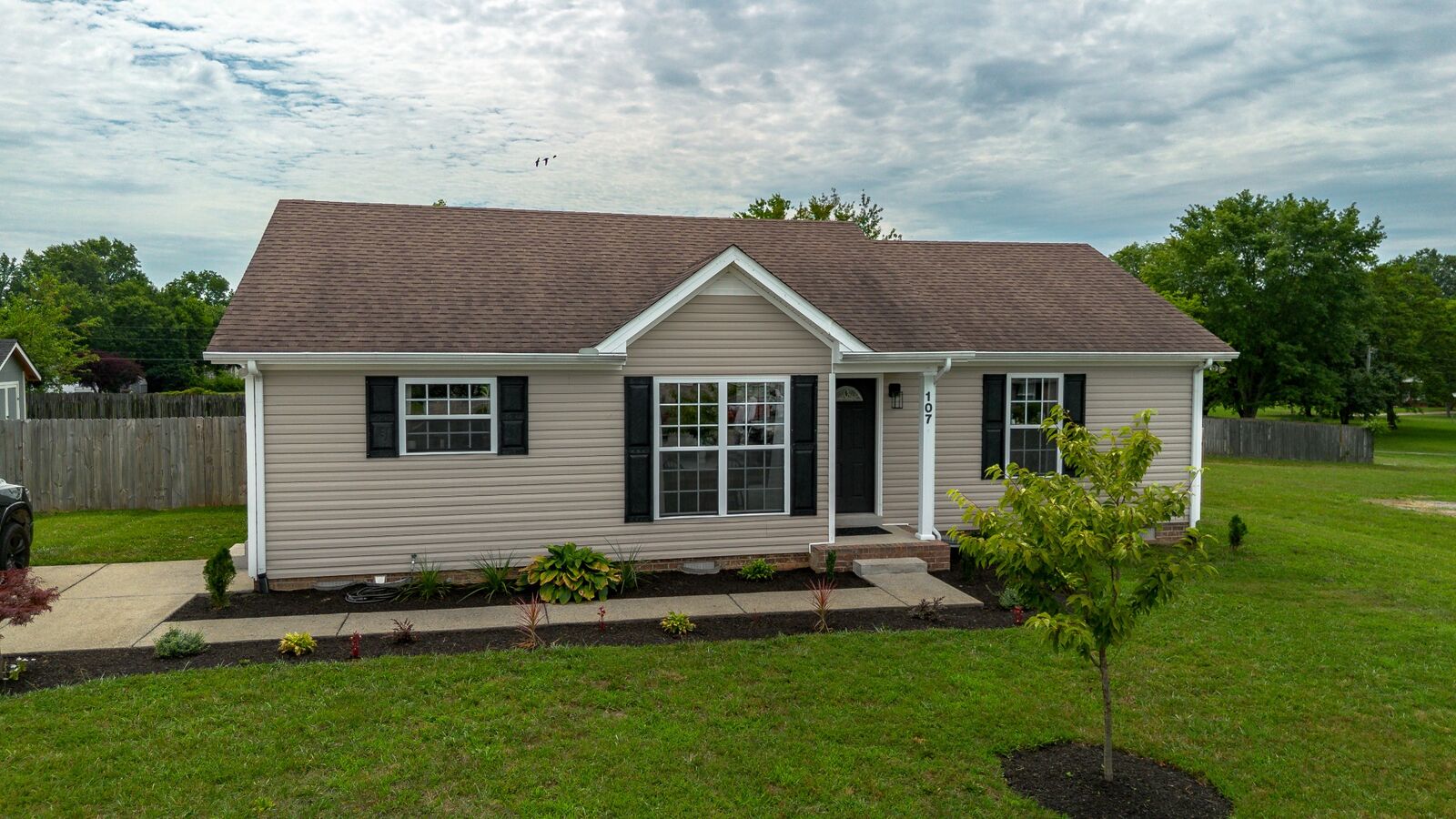 Property Photo:  107 Locke Ct  TN 37148 