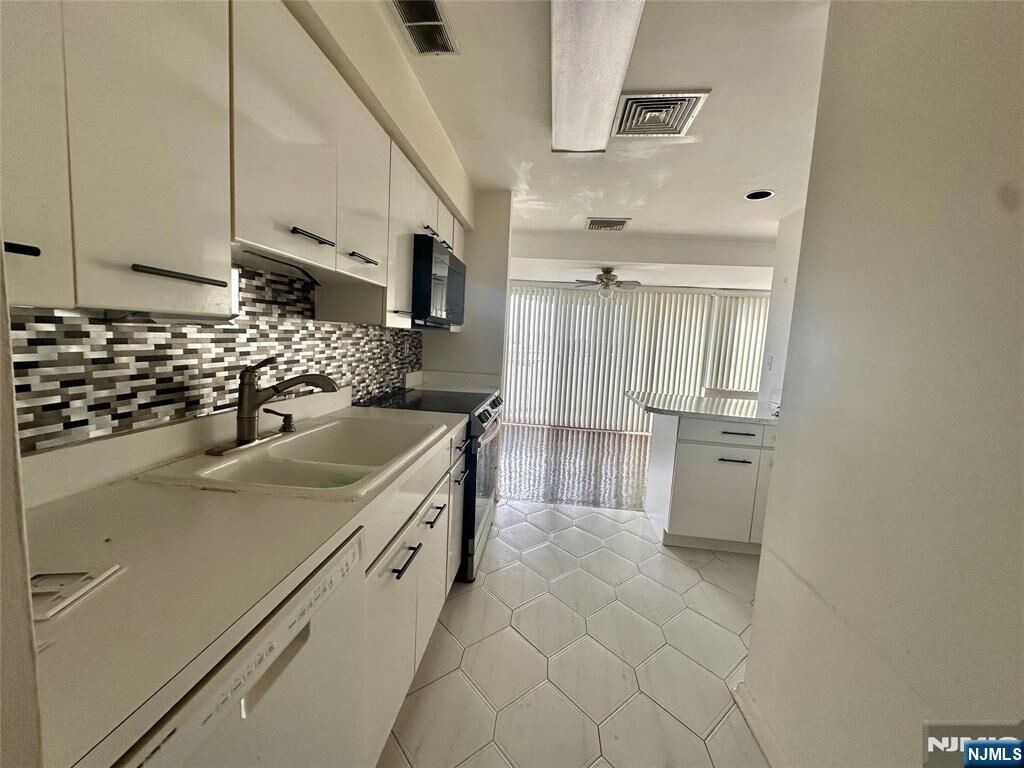 Property Photo: 364 Palisade Avenue 2E NJ 07010