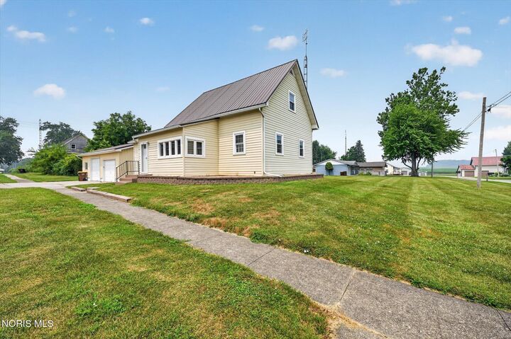 Property Photo: 203 Pleasant Street OH 43518