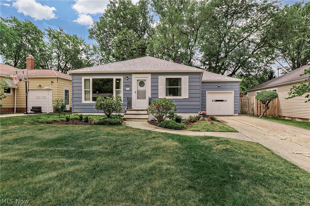 Property Photo: 4932 S Sedgewick Road OH 44124