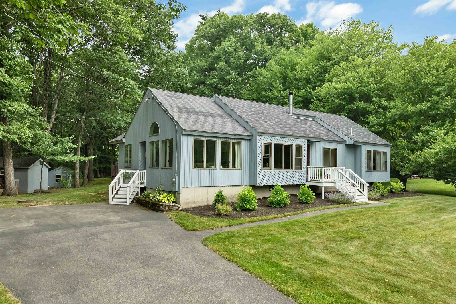 Property Photo:  43 Redfield Circle  NH 03038 