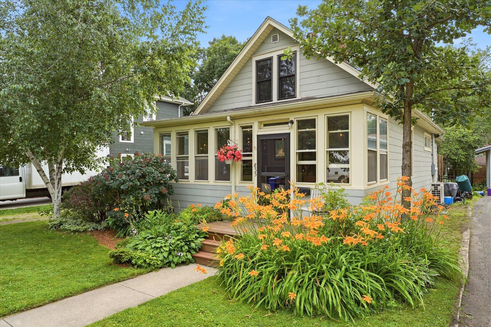 Property Photo:  855 Delaware Avenue  MN 55107 