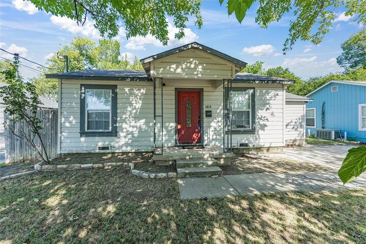 Property Photo:  3012 Hunter Street  TX 76112 
