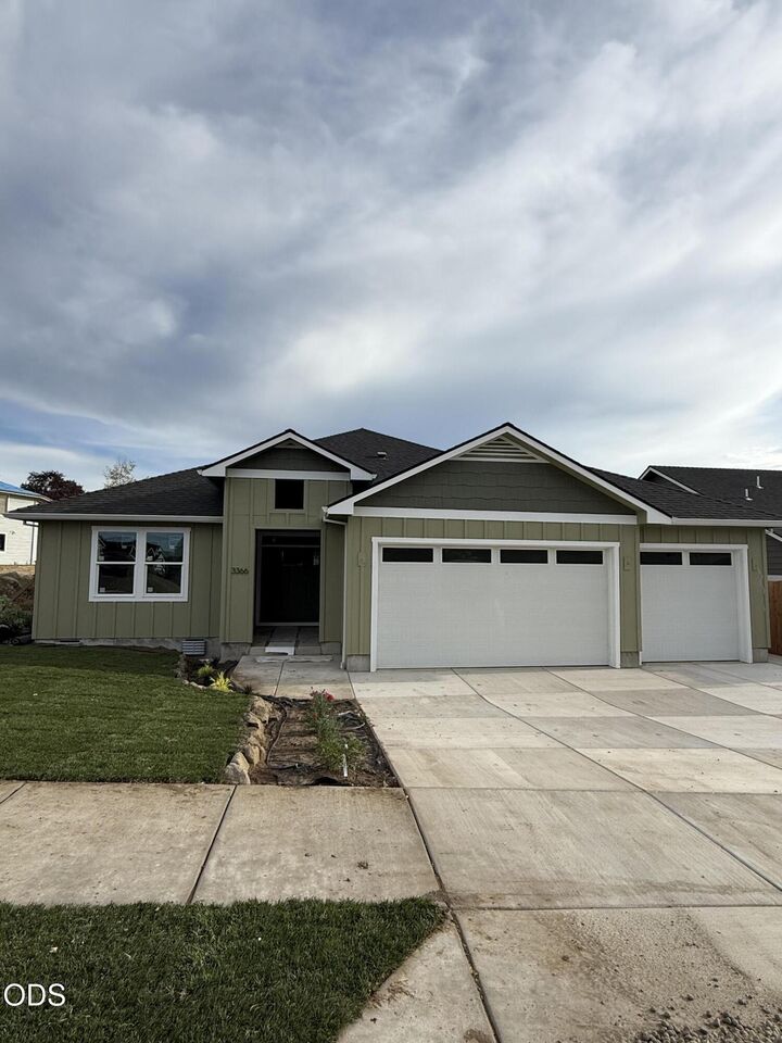 Property Photo: 3366 Viewpoint Drive OR 97504